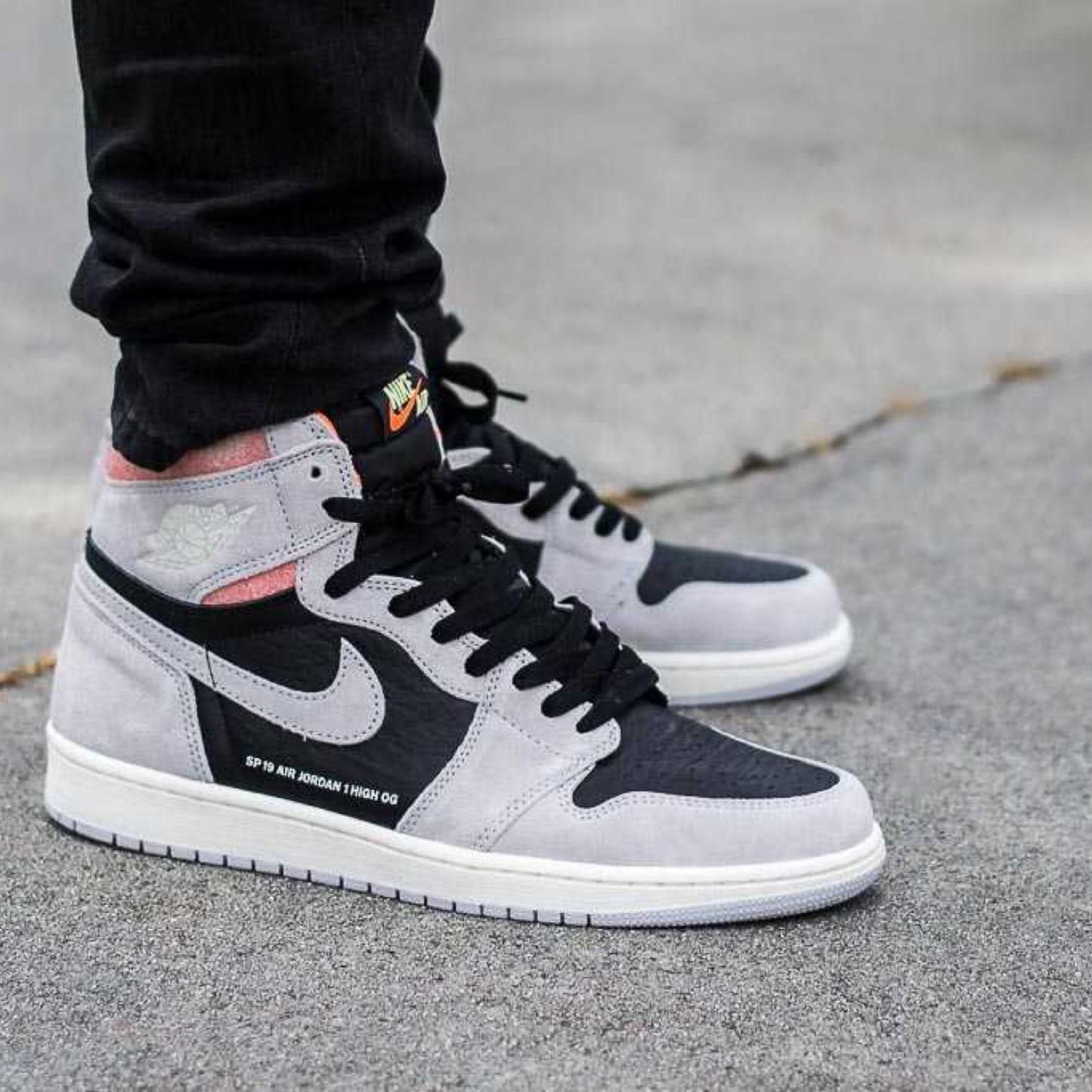 Air Jordan 1 Retro High Neutral Grey Hyper Crimson